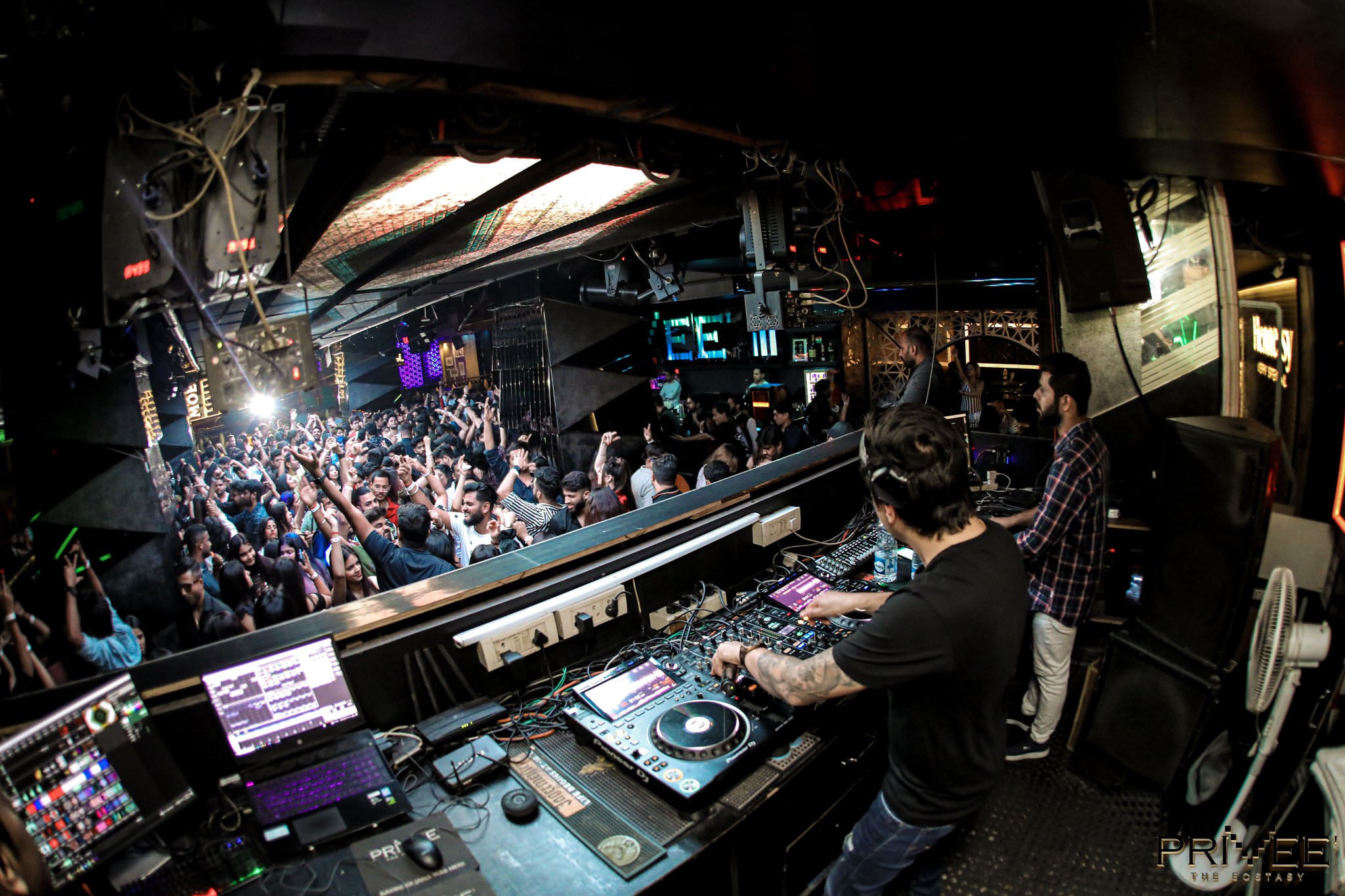 Privee, La Eros Hotel