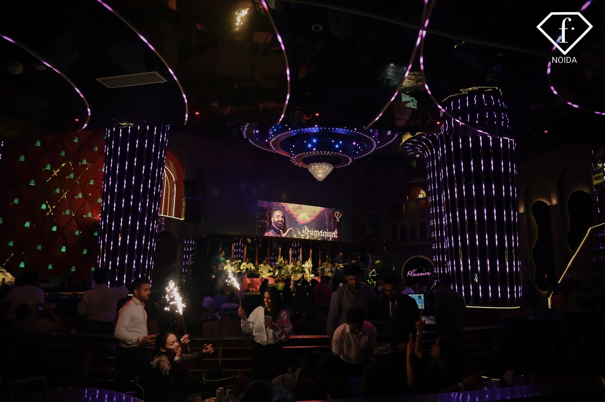 F Bar and Lounge, Gardens Galleria